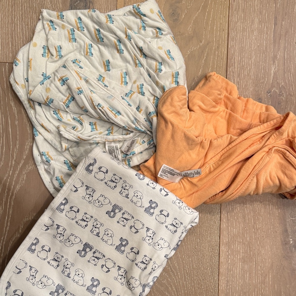 Baby Swaddle Blanket Set in Orange and Cream van silkberry baby. puppy